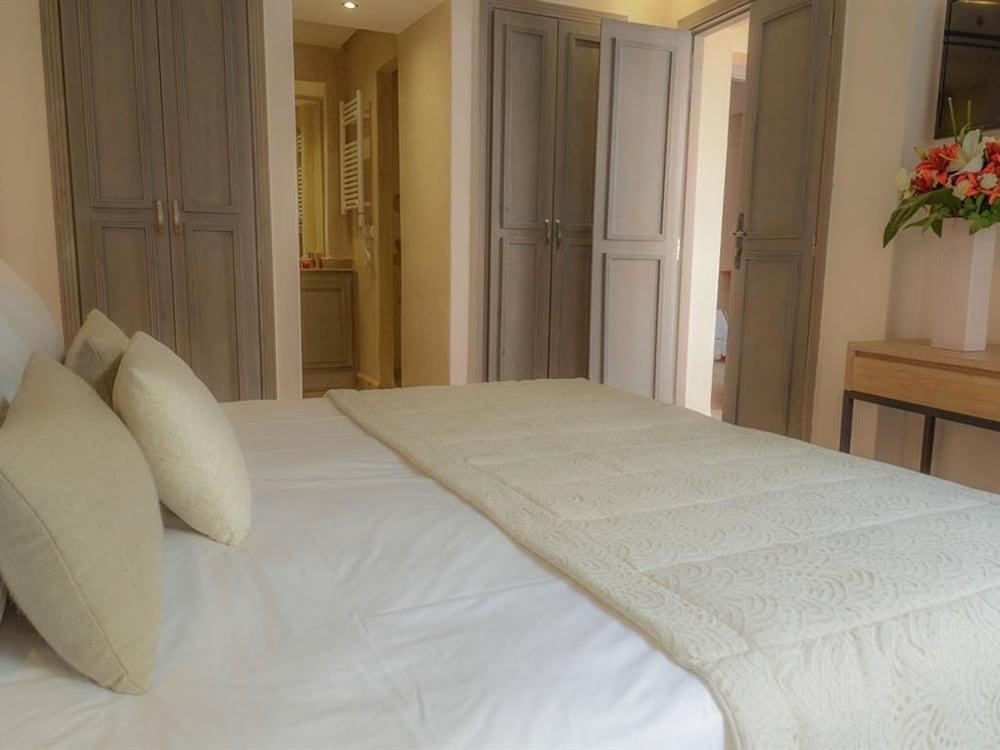 Couette-café Ayni 4*