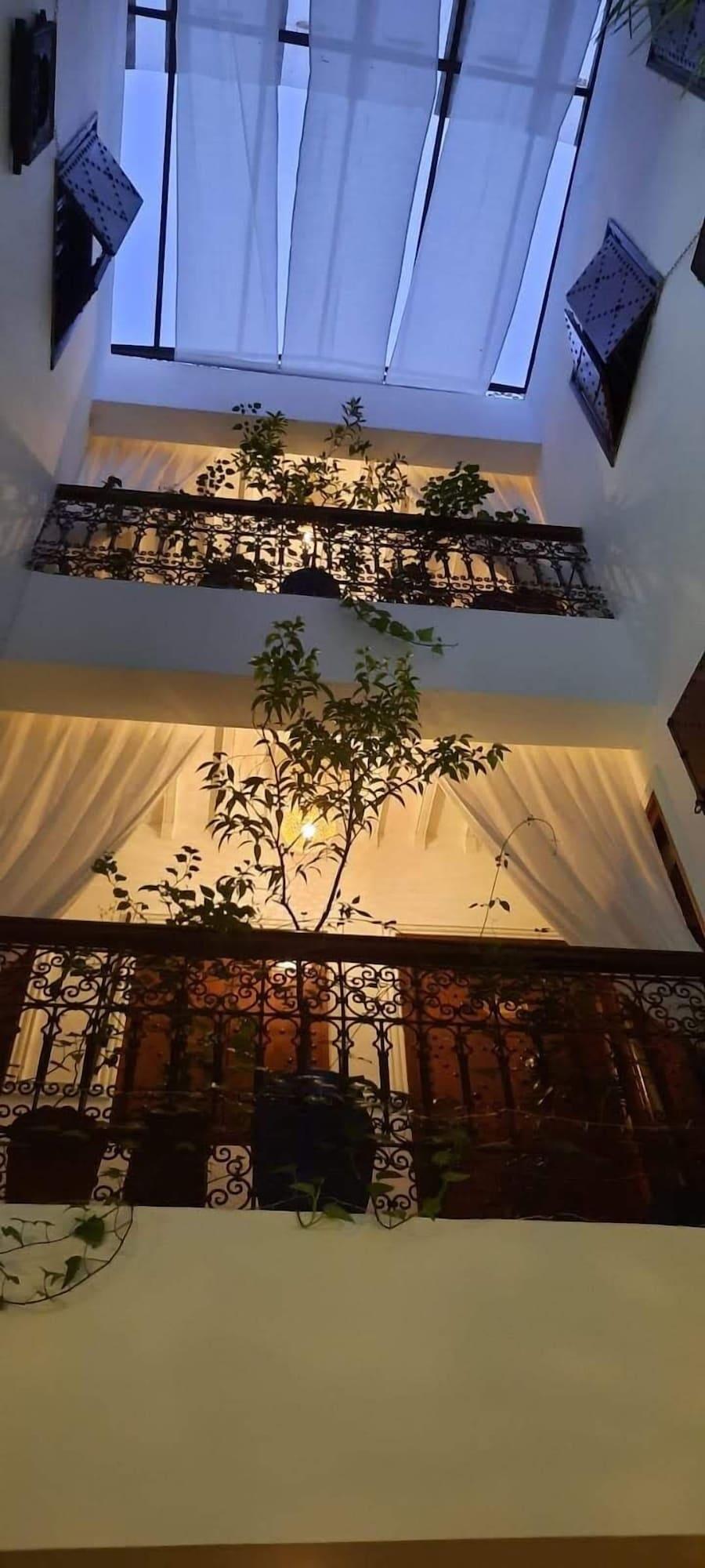 Heklek Riad 3*
