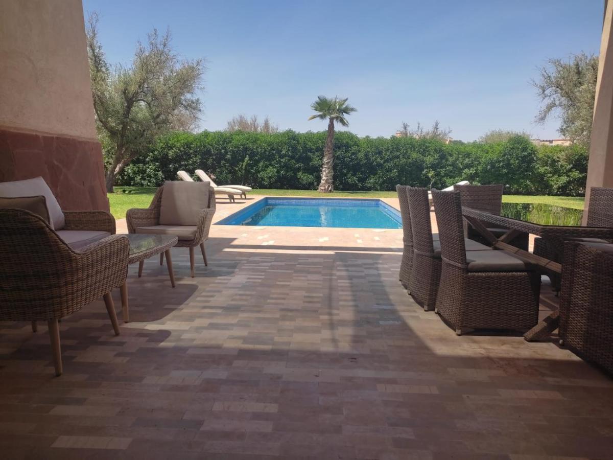 Isolée 4 Façades Avec Piscine Villa