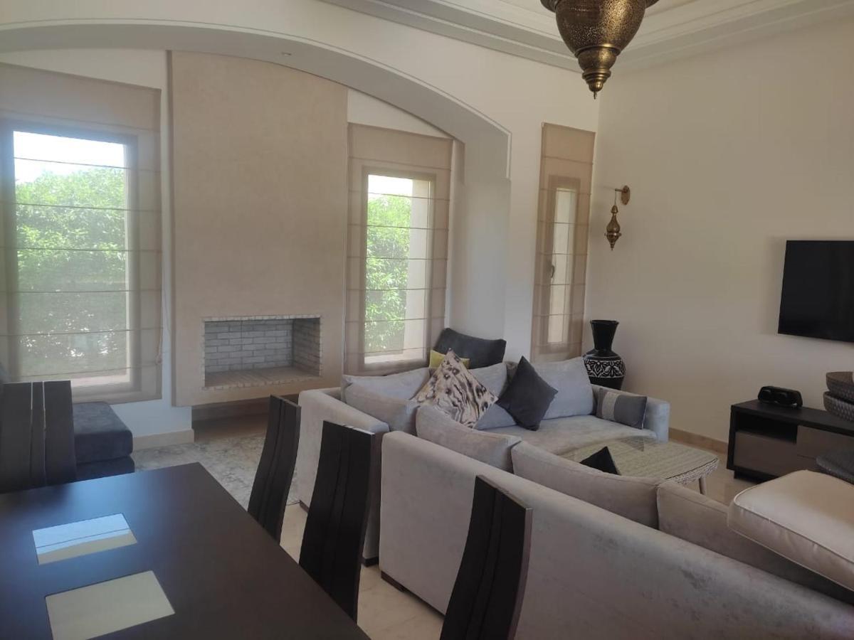 Villa Isolée 4 Façades Avec Piscine *