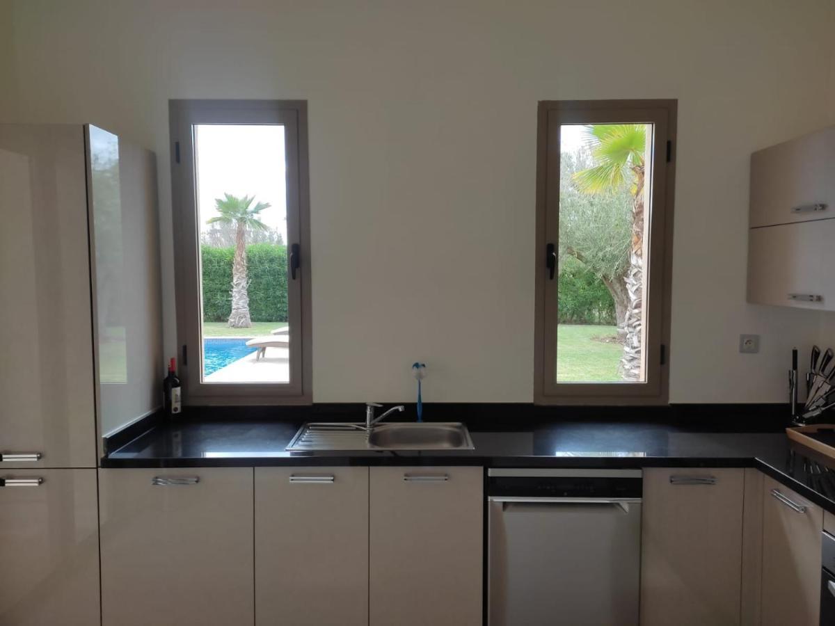 Villa Isolée 4 Façades Avec Piscine Marrakesh