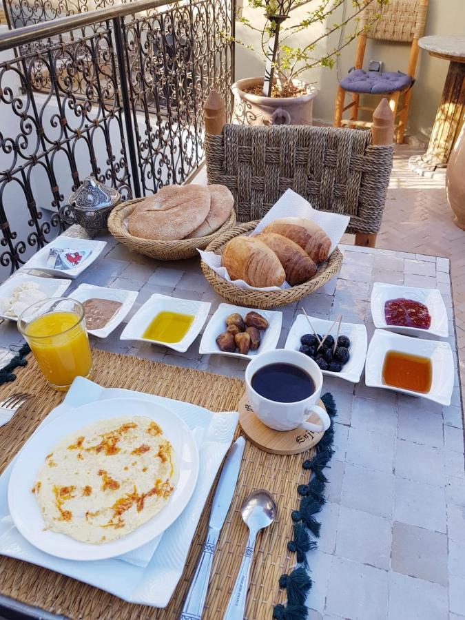 Laly Tourisme Eclaire Le Bijou De La Medina Marrakesch