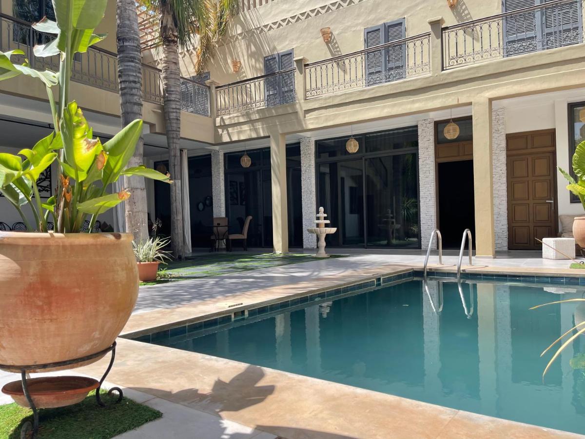 6 Suites Villa