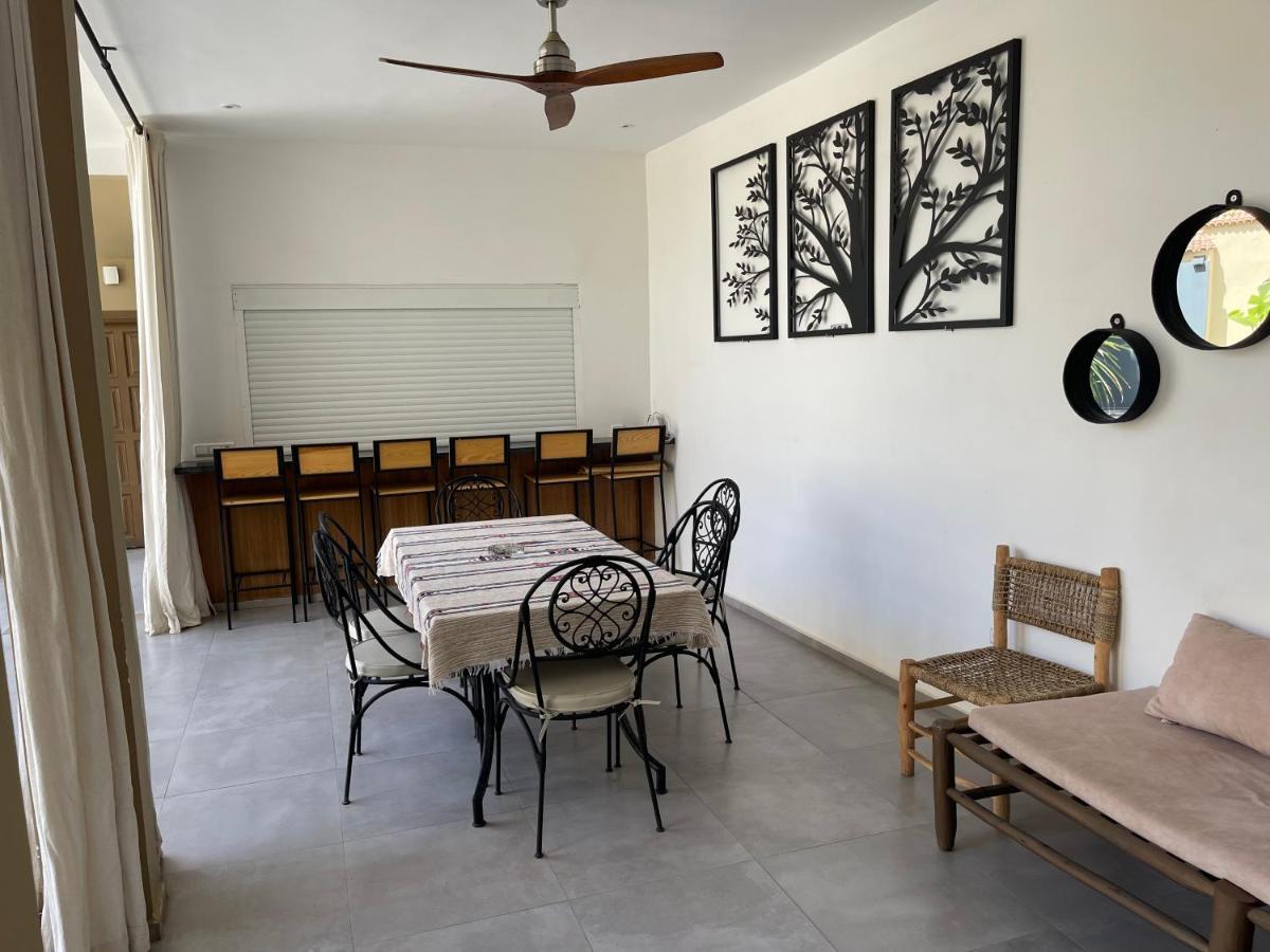 6 Suites Villa *