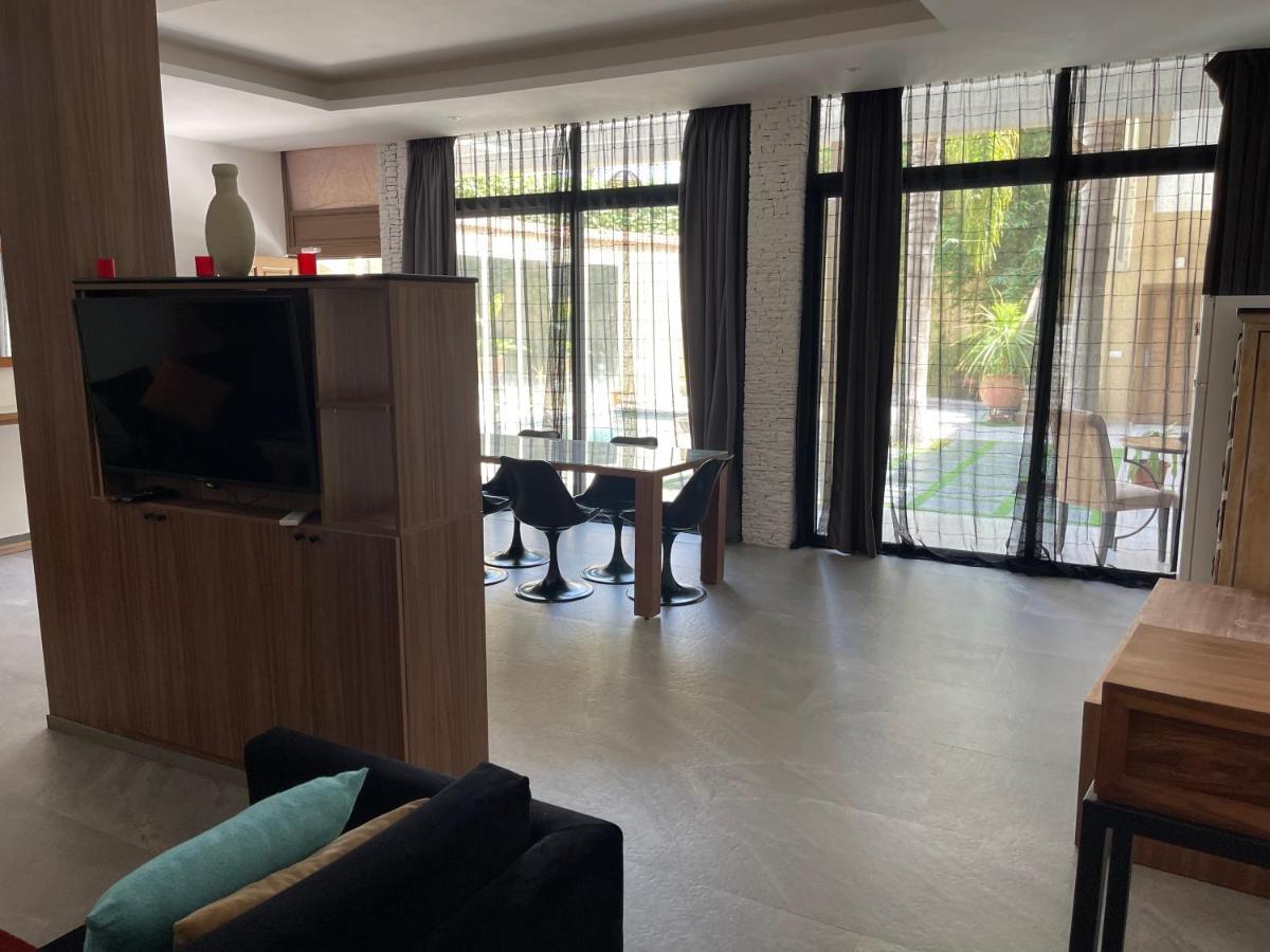 6 Suites Villa