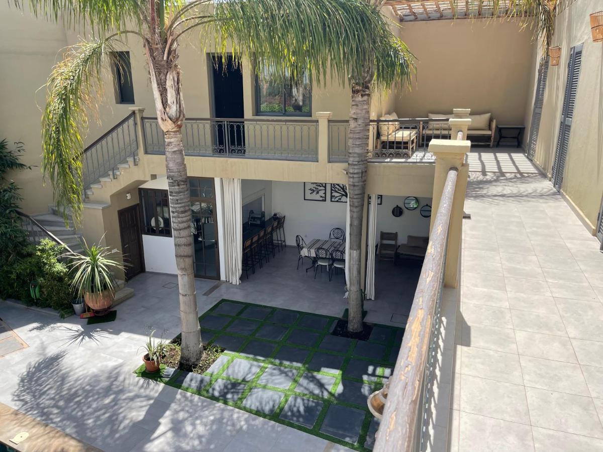 Villa 6 Suites *