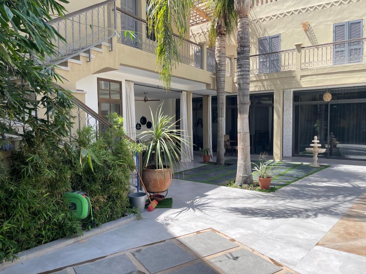 Villa 6 Suites *
