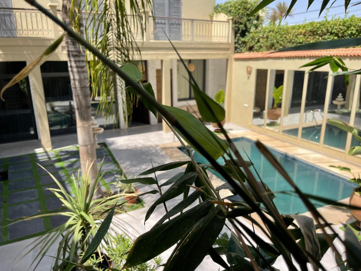 6 Suites Villa *