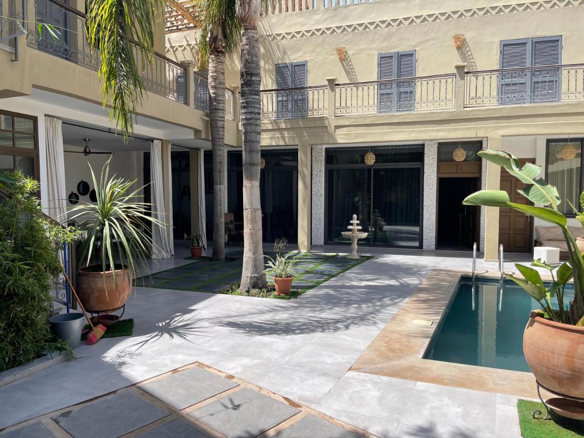 6 Suites Villa