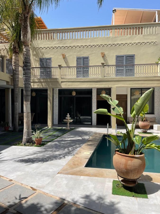 Villa 6 Suites *