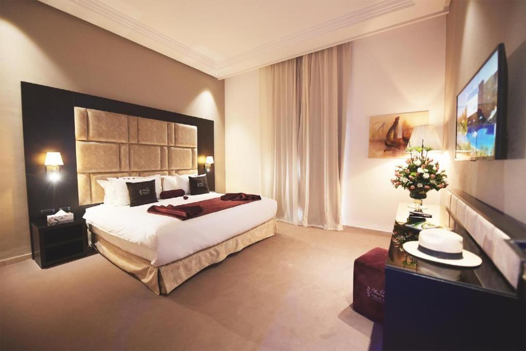 Lux Hotel *