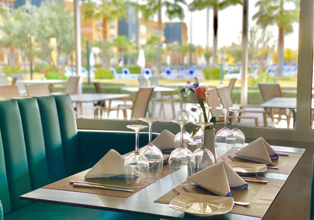 Lux Hotel *