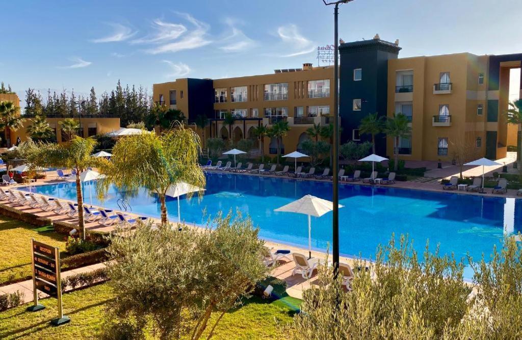 Lux Hotel *