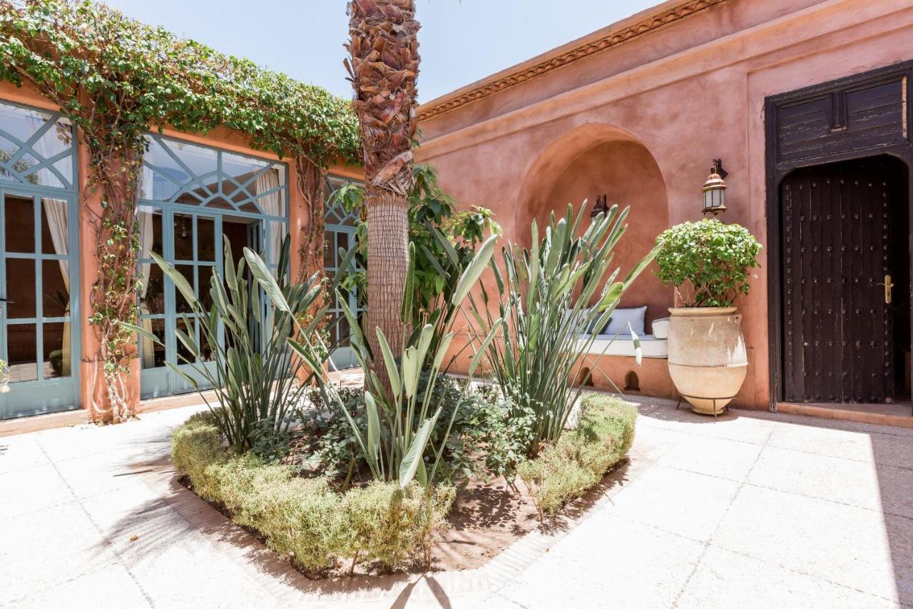 Pauline With Private Pool & Garden, Service And No Insight. Villa