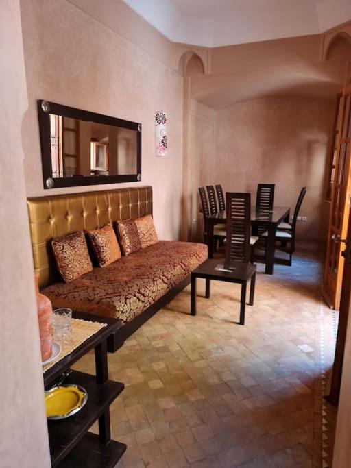 Dans Tres Jolie Oliveraie * Marrakesh