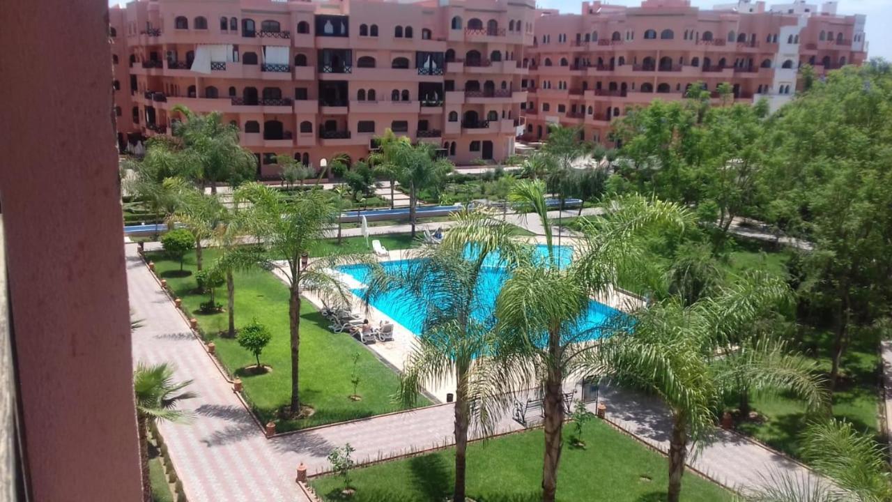 Avec Espaces Verts Et Piscine *