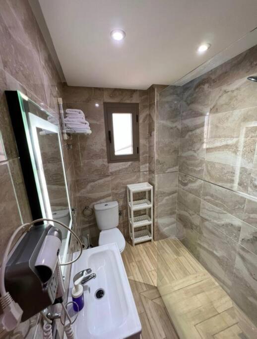 Spacious Moroccan Private With Heated Pool