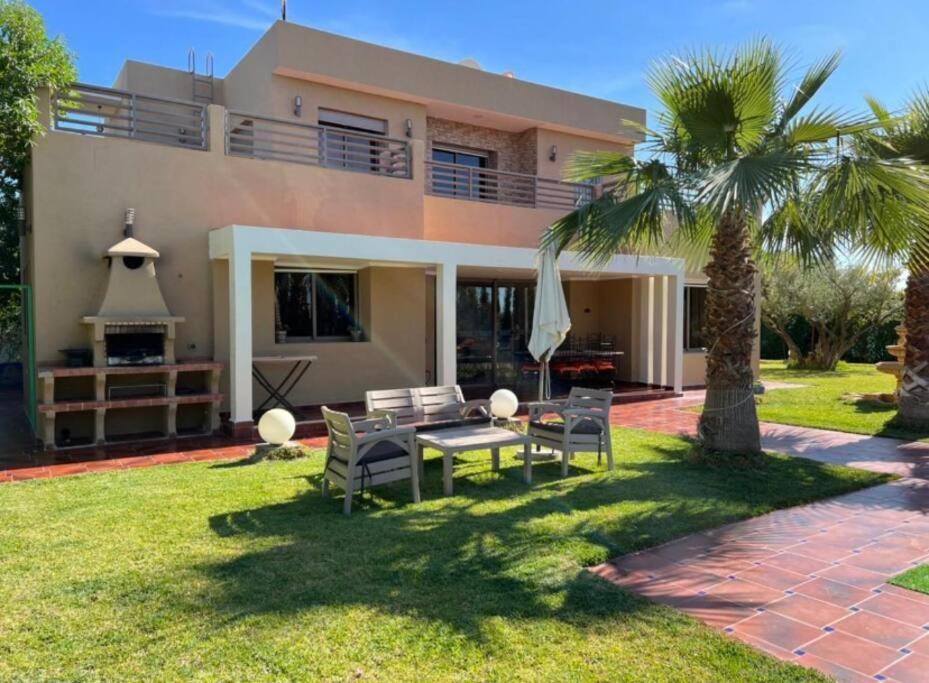 Villa Spacious Moroccan Private With Heated Pool