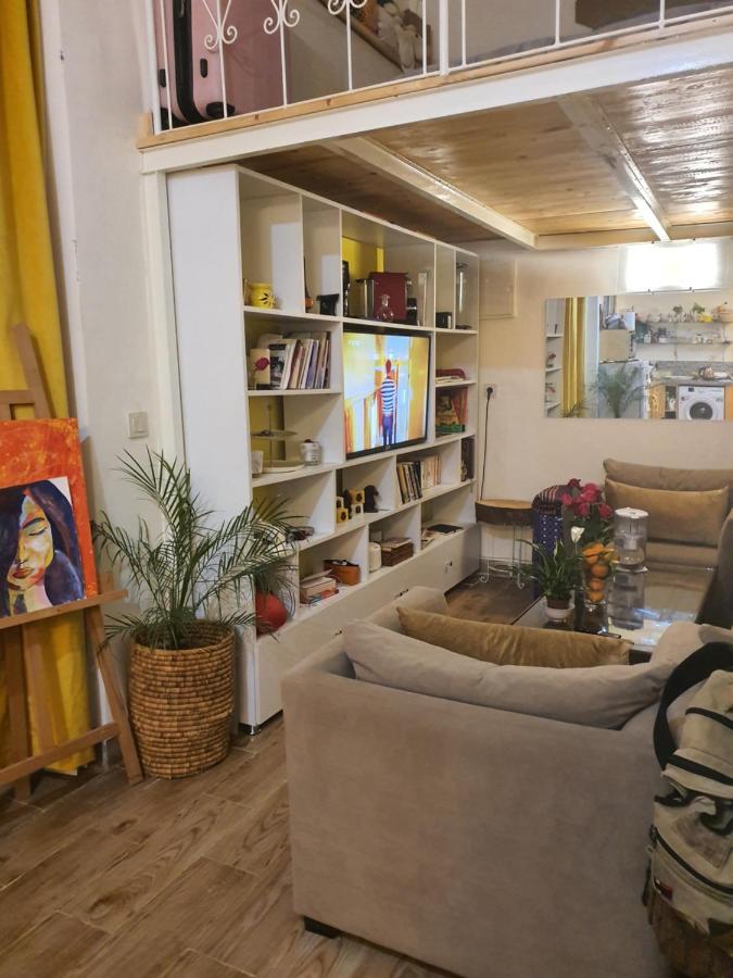 Loft Apartment *