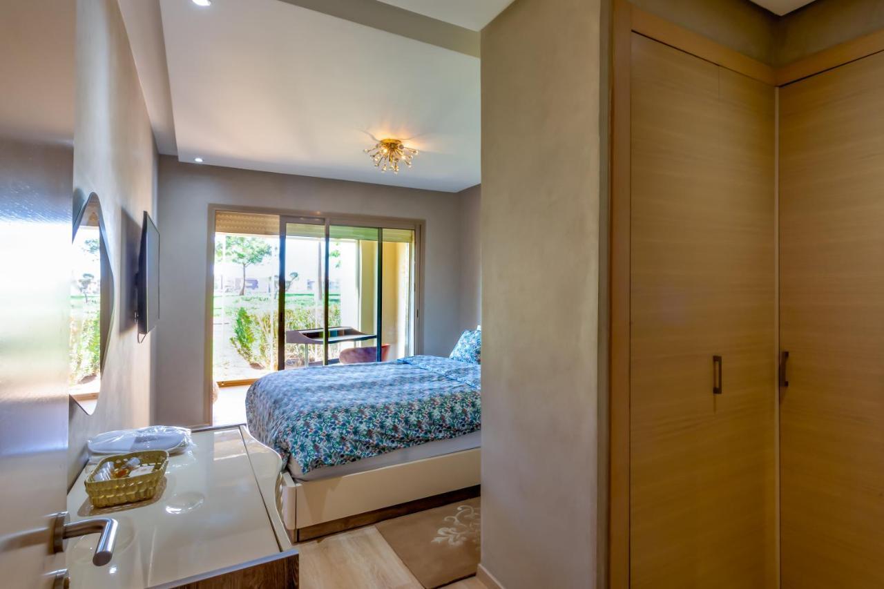 Somptueux 3 Chambres De 160 M². Front De Golf Apartment