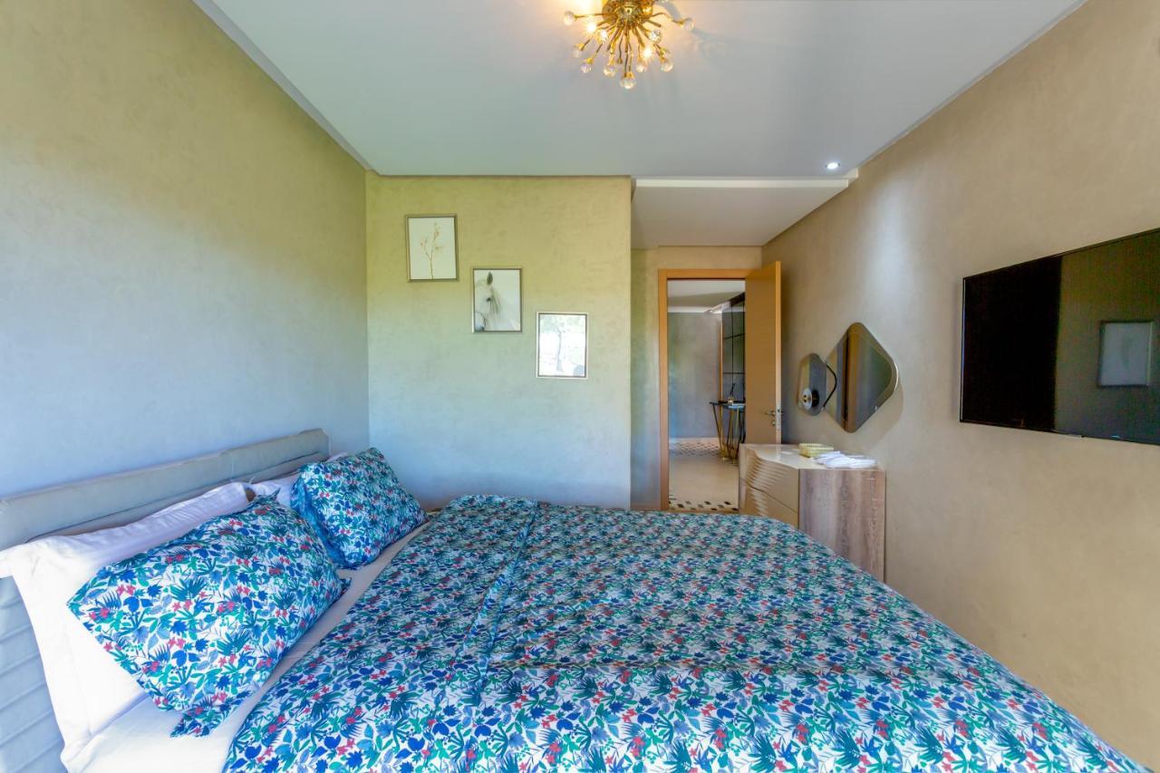 Somptueux 3 Chambres De 160 M². Front De Golf