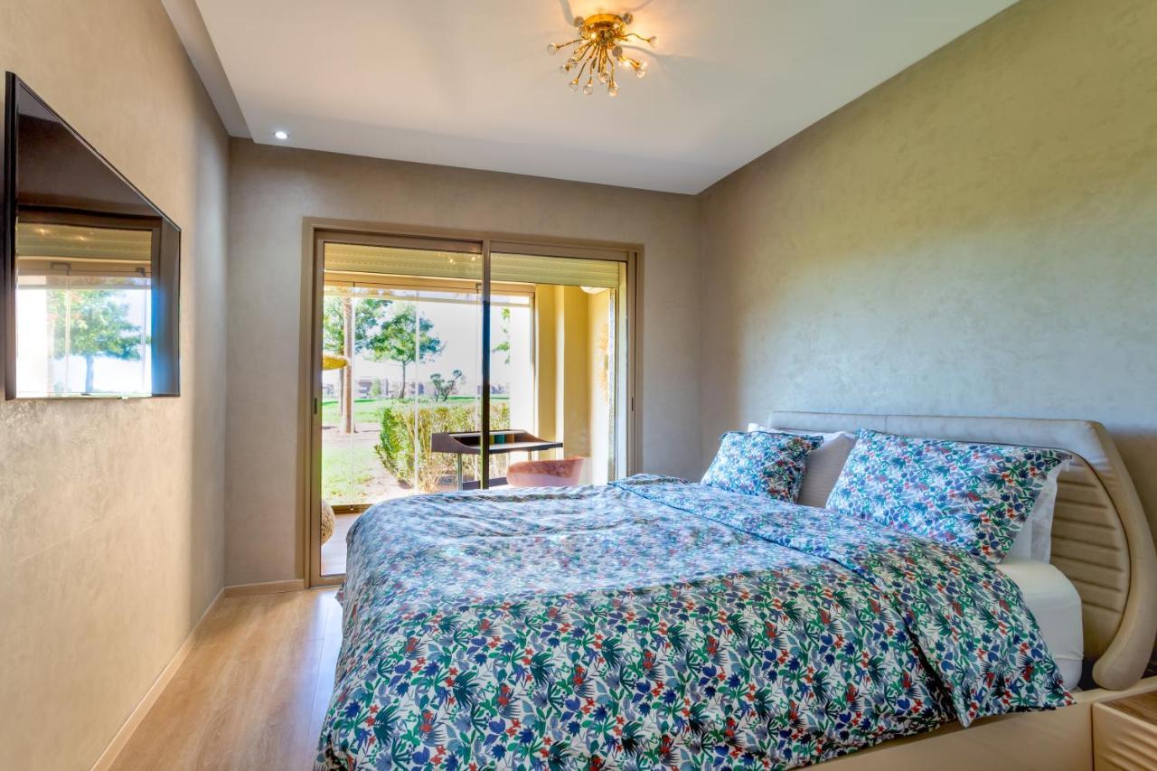 Somptueux 3 Chambres De 160 M². Front De Golf Apartment