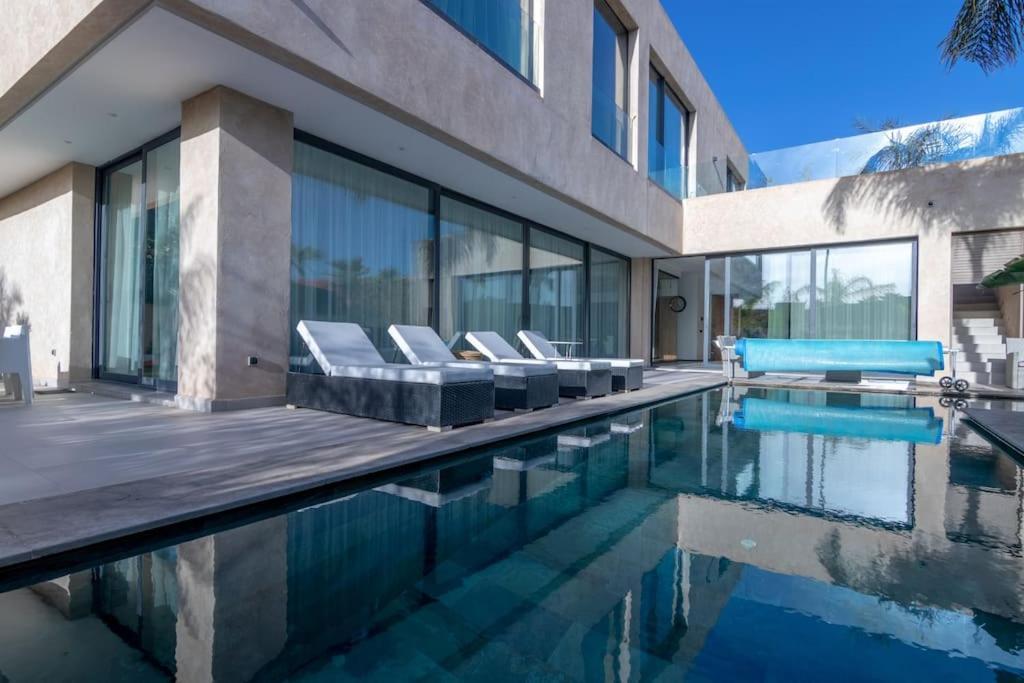 6 Suites Piscine Chauffee - Leyana Villa *