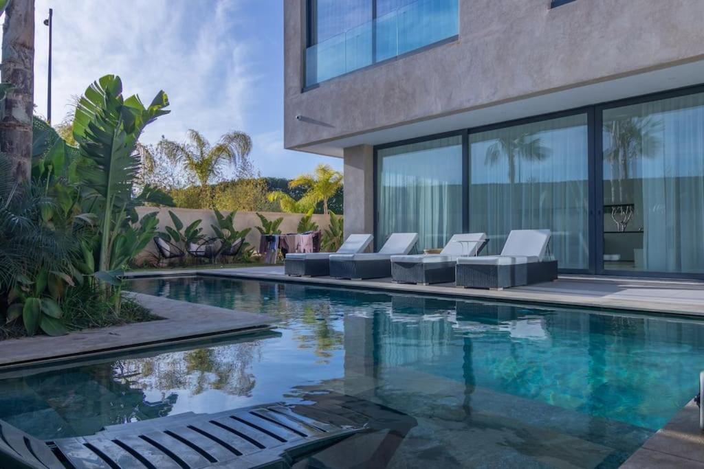 Villa 6 Suites Piscine Chauffee - Leyana