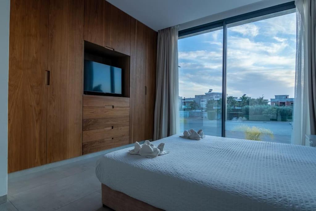 6 Suites Piscine Chauffee - Leyana Villa *