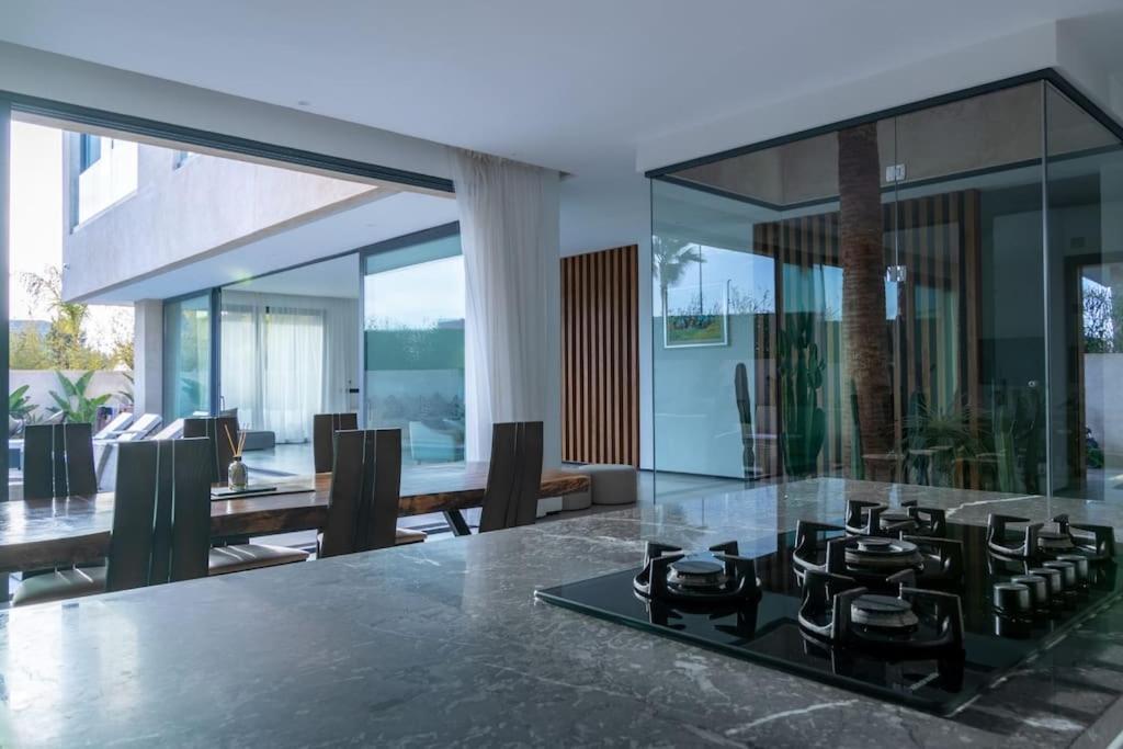 6 Suites Piscine Chauffee - Leyana Villa *