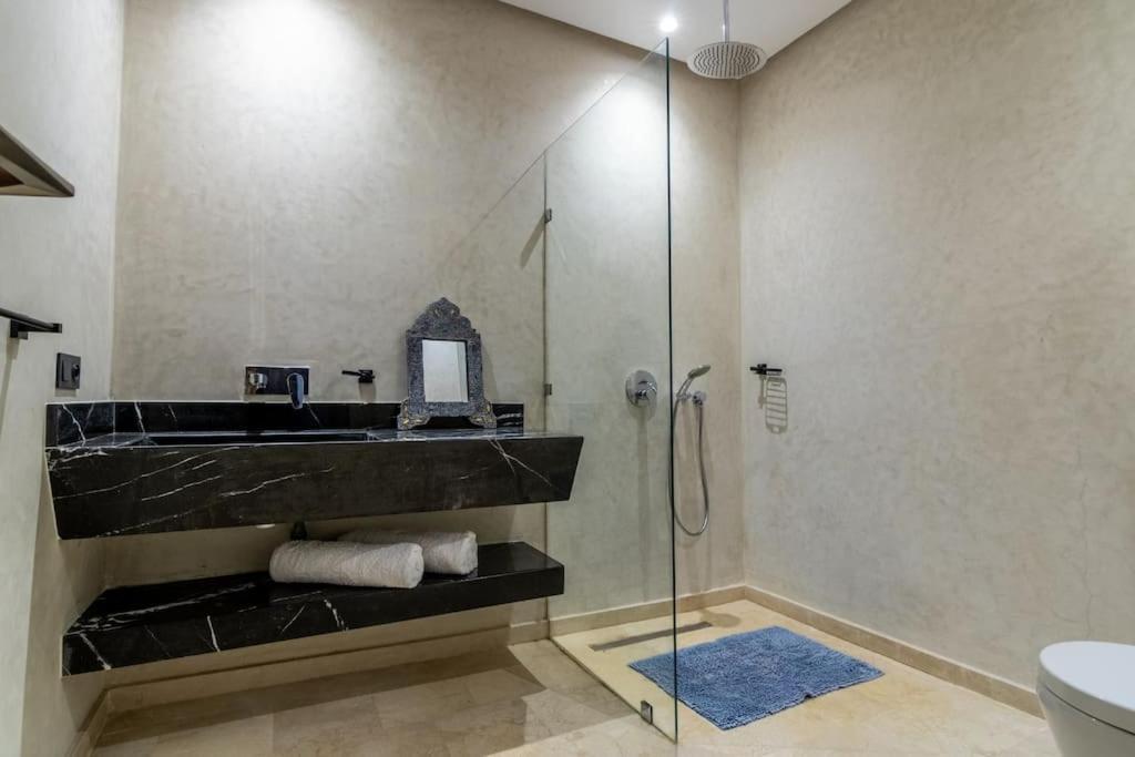 6 Suites Piscine Chauffee - Leyana