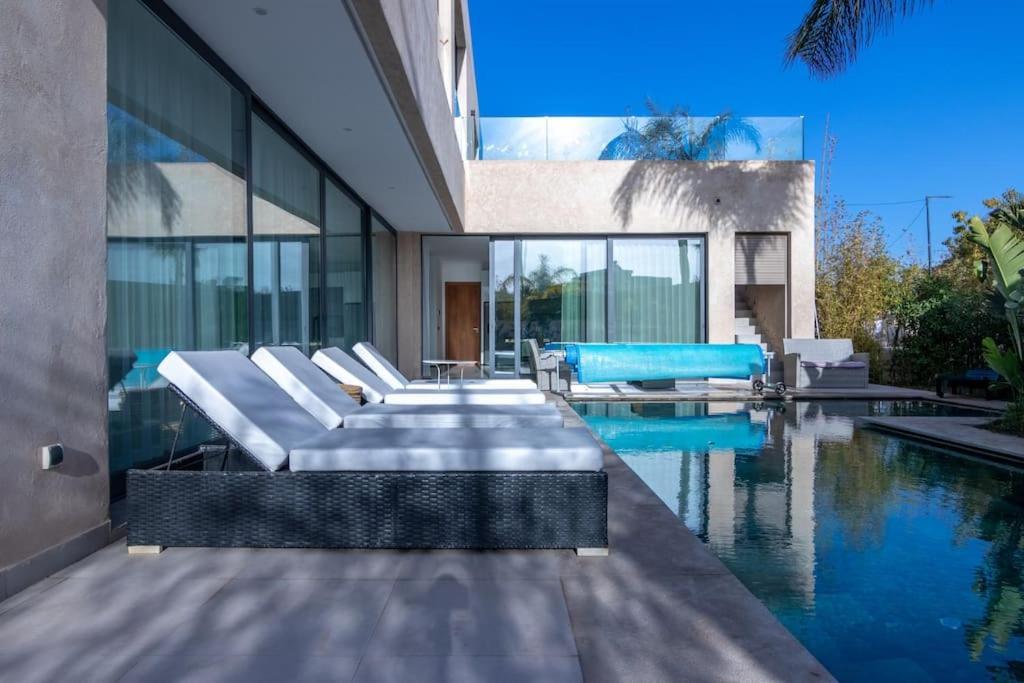 6 Suites Piscine Chauffee - Leyana Villa