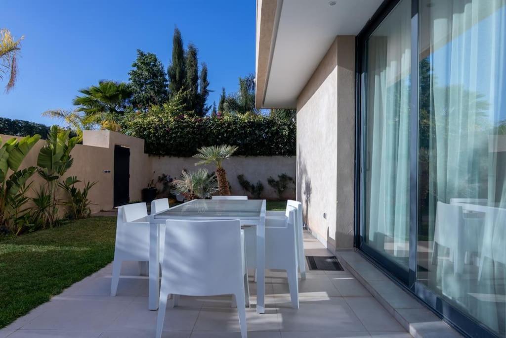 6 Suites Piscine Chauffee - Leyana Villa
