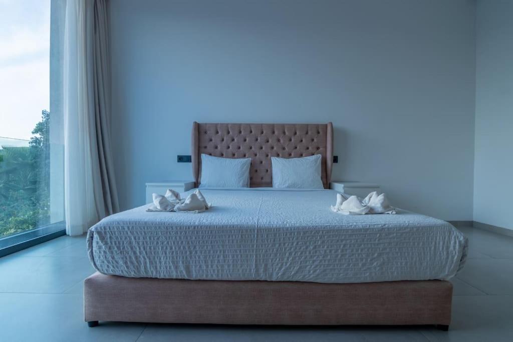 Villa 6 Suites Piscine Chauffee - Leyana