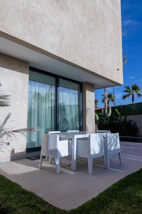 Villa 6 Suites Piscine Chauffee - Leyana