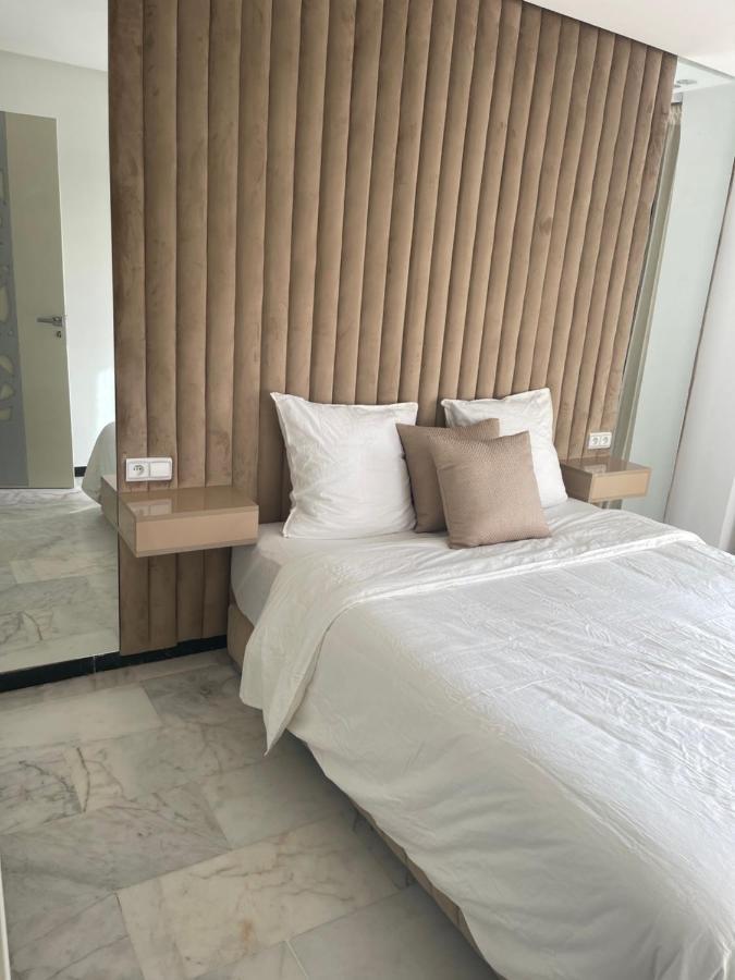 Super Centre Apartment