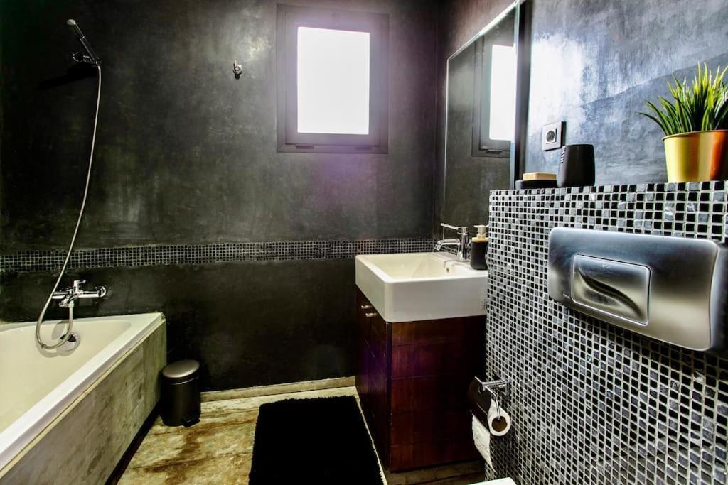 Chic Hideaway - Marrakech Centre Apartment