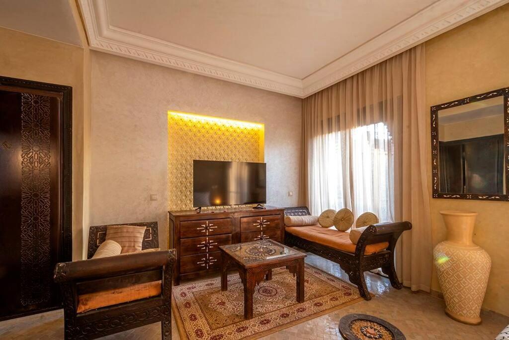 Charmante Azao, Jusqu'a 6 Chambres, Avec Piscine Et Jacuzzi Prives, En Fermee Villa *