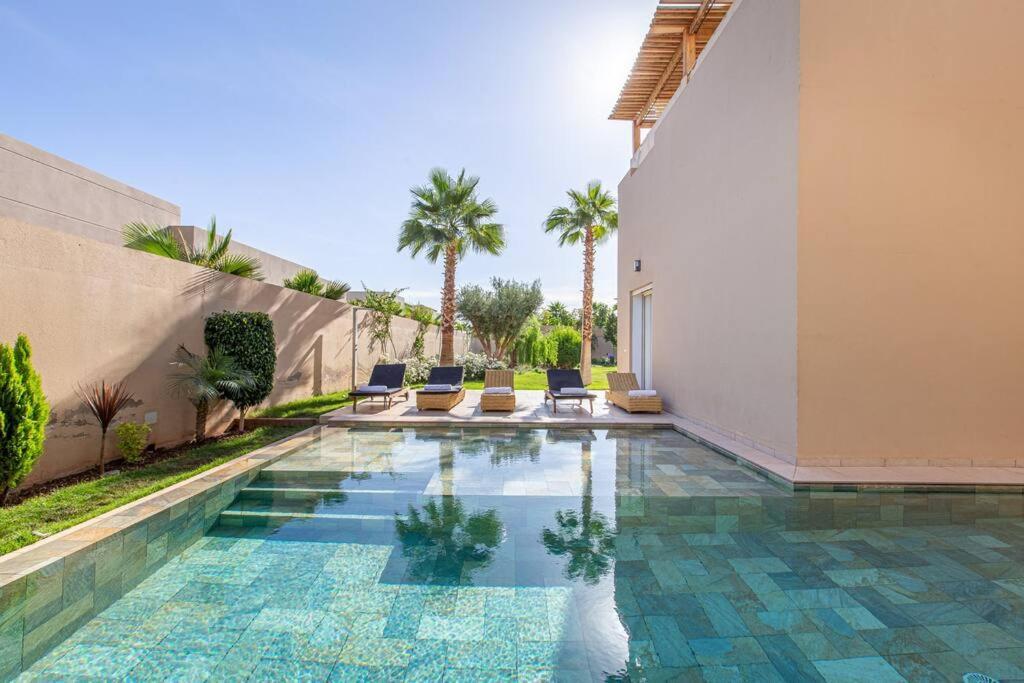 Safiya, Luxe Et Detente, Jeux, Cuisiniere