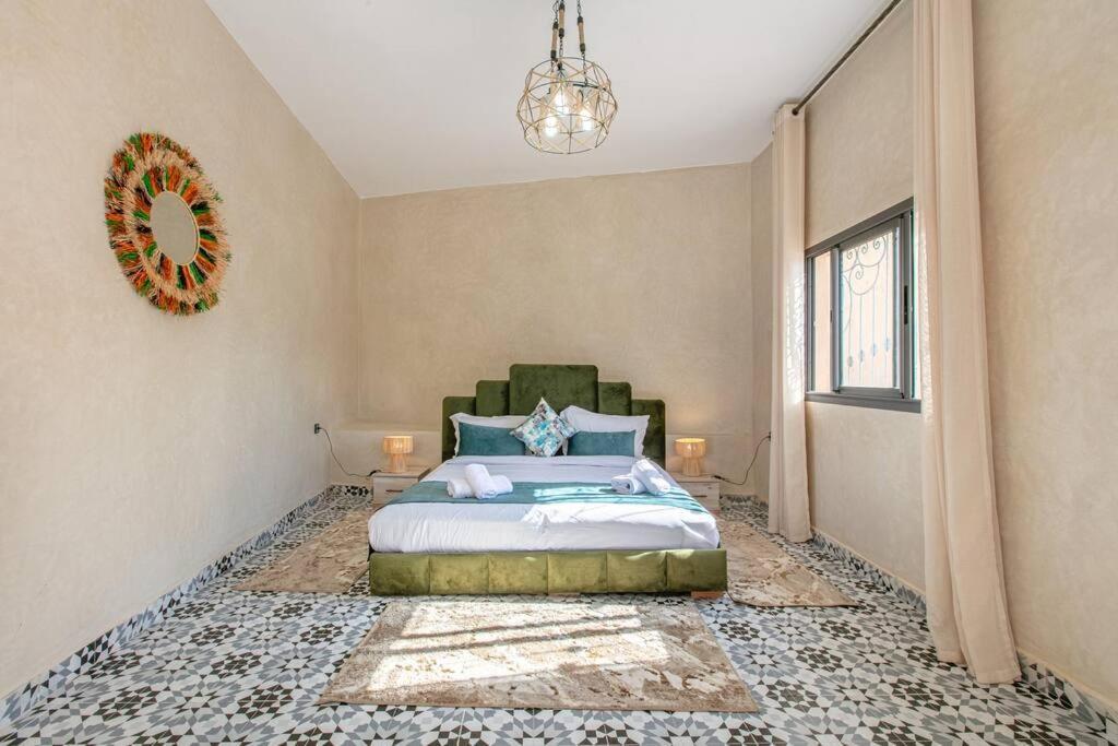 Leila,piscine , Grand Jardin, Jeux , Cuisiniere Marrakesh
