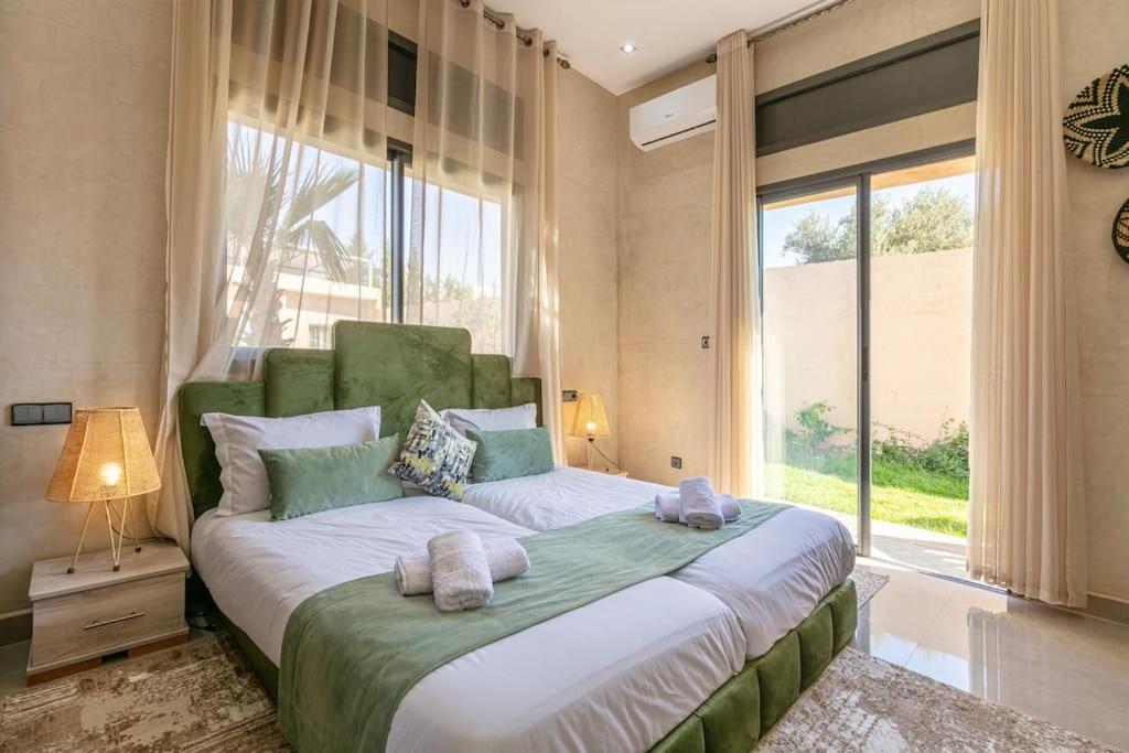 Leila,piscine , Grand Jardin, Jeux , Cuisiniere Marrakesh