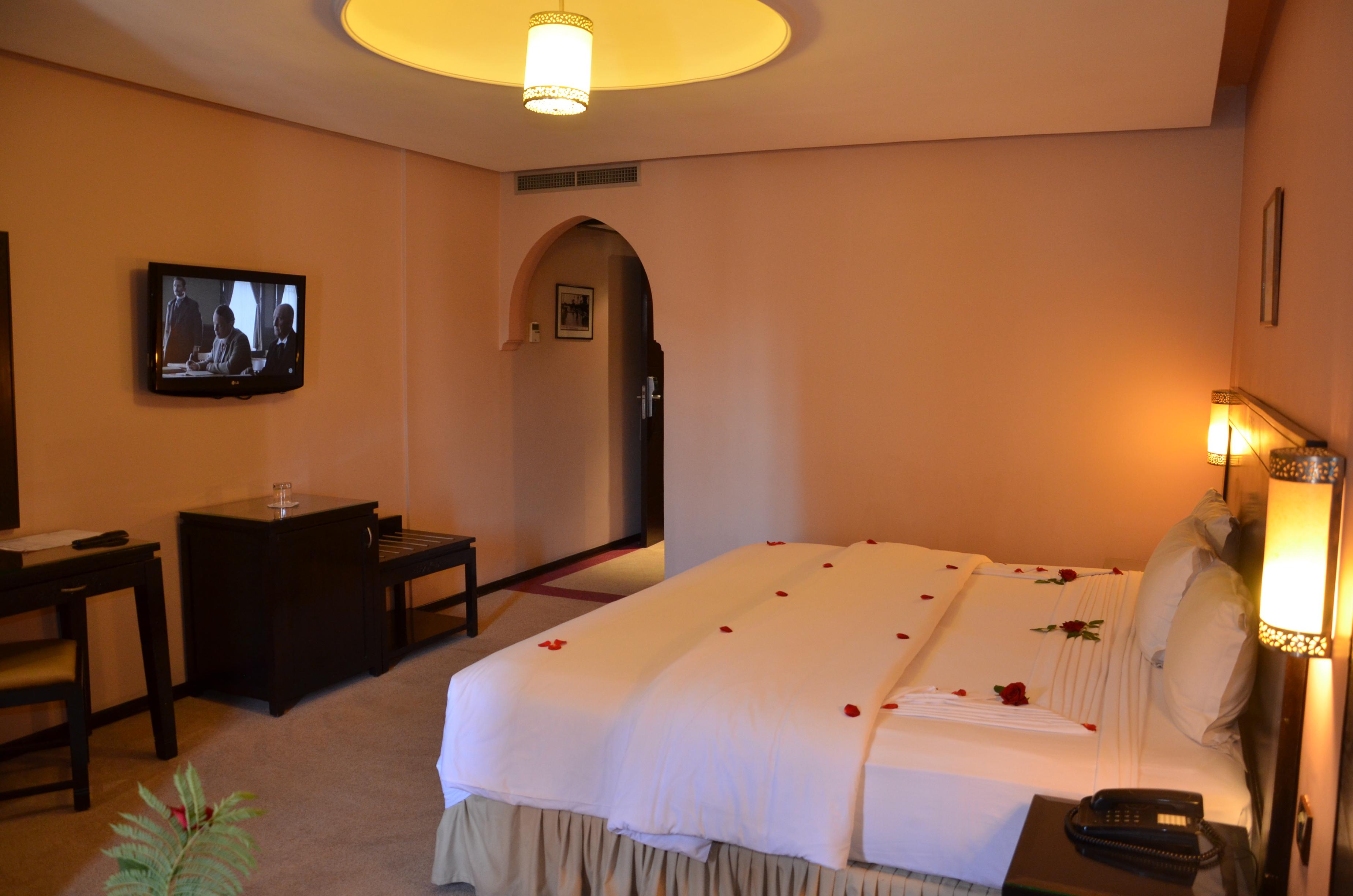 Almas Hotel 3*