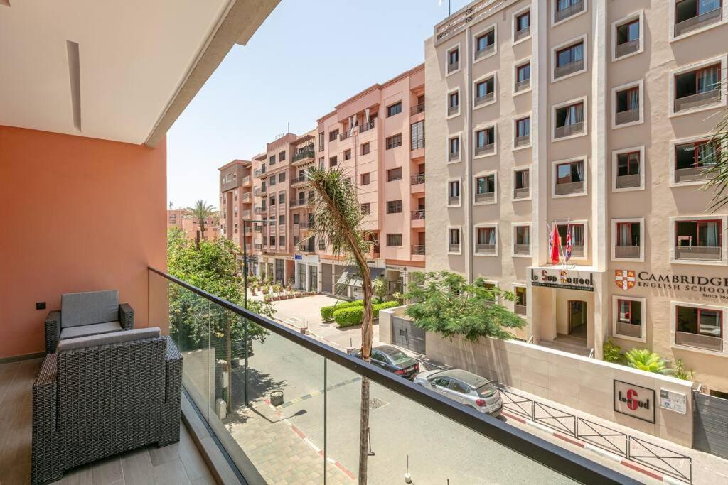 Apartment Peaceful Living: Chic Apartment, Prime Location