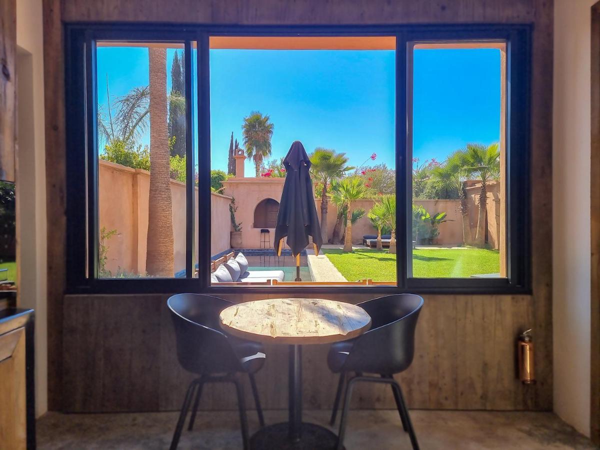 Villa Avec Gouvernante Et 2 Piscines Dont Chauffee Dans Domaine Securise Marrakesh