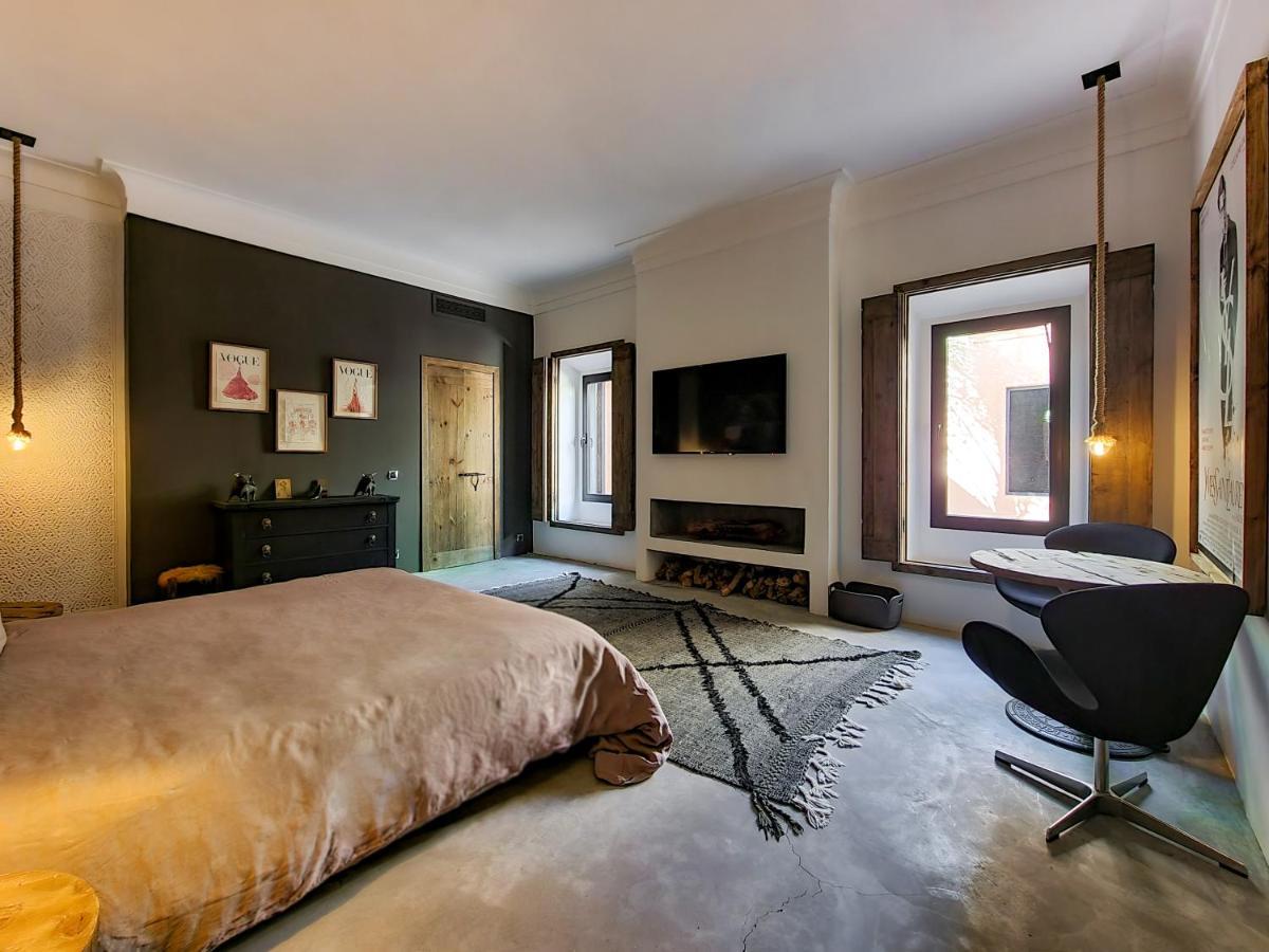 Villa Avec Gouvernante Et 2 Piscines Dont Chauffee Dans Domaine Securise *