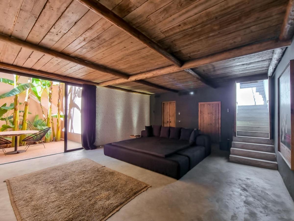 Avec Gouvernante Et 2 Piscines Dont Chauffee Dans Domaine Securise Villa