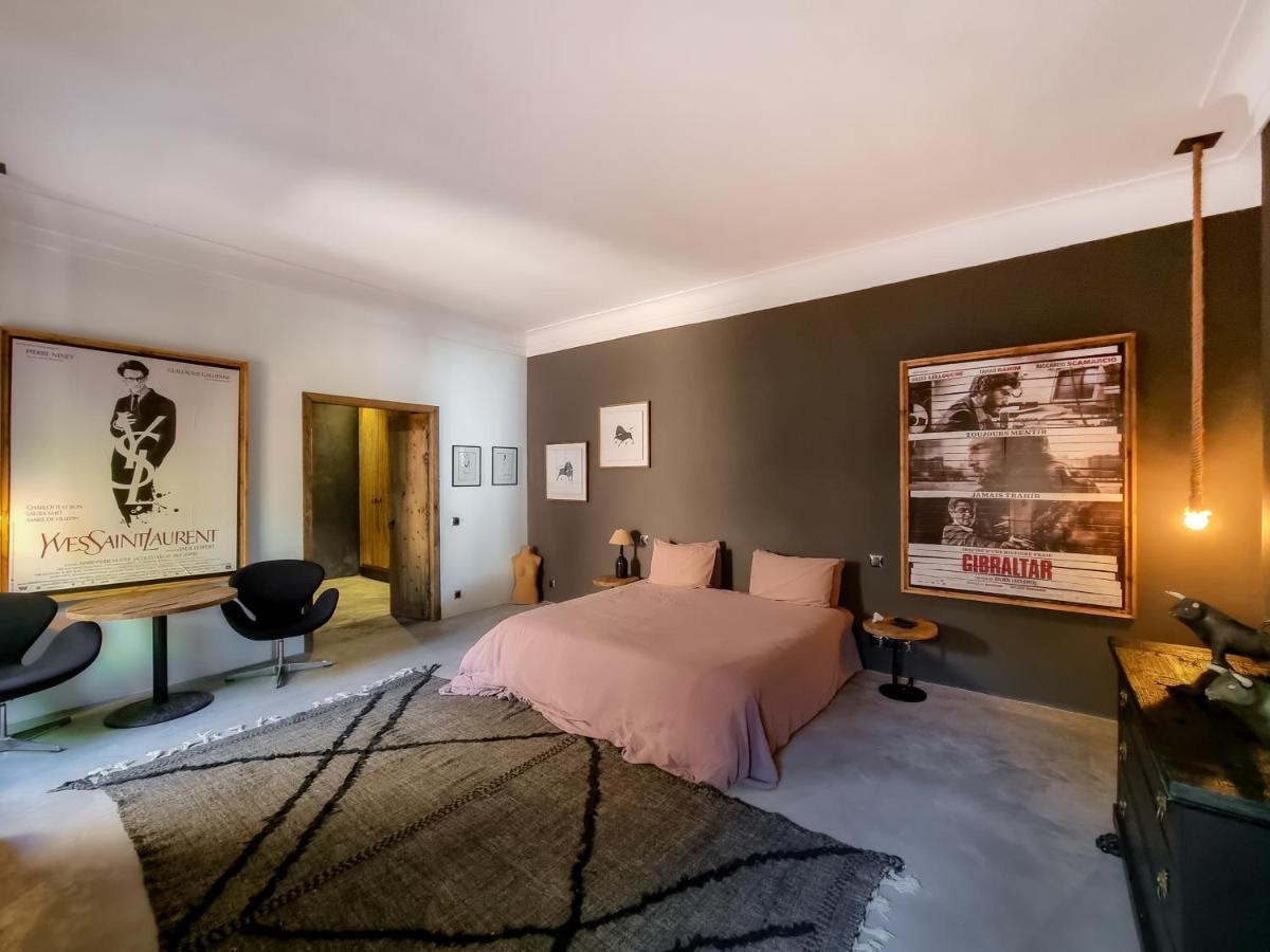 Avec Gouvernante Et 2 Piscines Dont Chauffee Dans Domaine Securise Villa