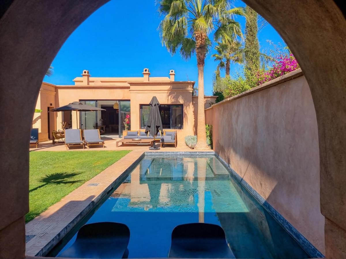 Avec Gouvernante Et 2 Piscines Dont Chauffee Dans Domaine Securise Marrakesh