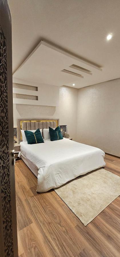 Family With Swimming Pool Air Conditionning And Elevator Appartement