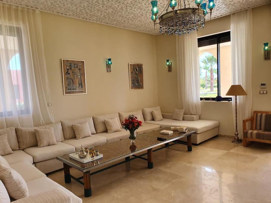 Villa Dar Lalla Mhalla 975m2 5ch - Rt De Fes *